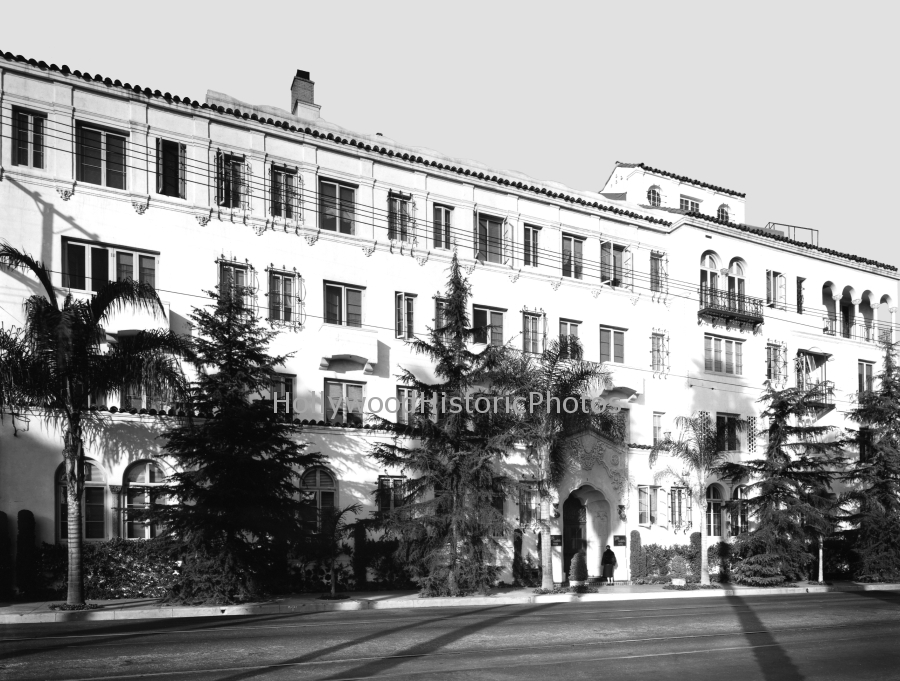 Villa Carlotta Aptartments 1940 5959 Franklin Ave..jpg